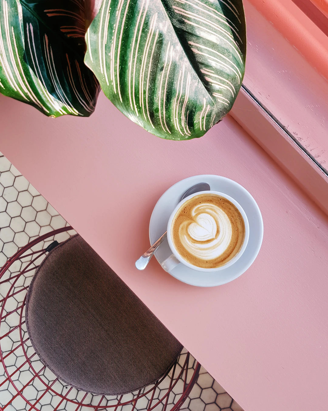 コーヒーを楽しむ時のマナーと心遣い
